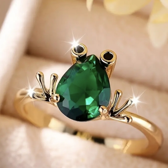 Lovely Frog🐸 Ring Gemstone Pearshape Lab Created Emerald Gold NEW Size 7 - Picture 1 of 15